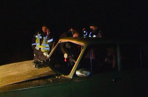 На Луганщине угонщик автомобиля ВАЗ сбил женщину и сбежал 